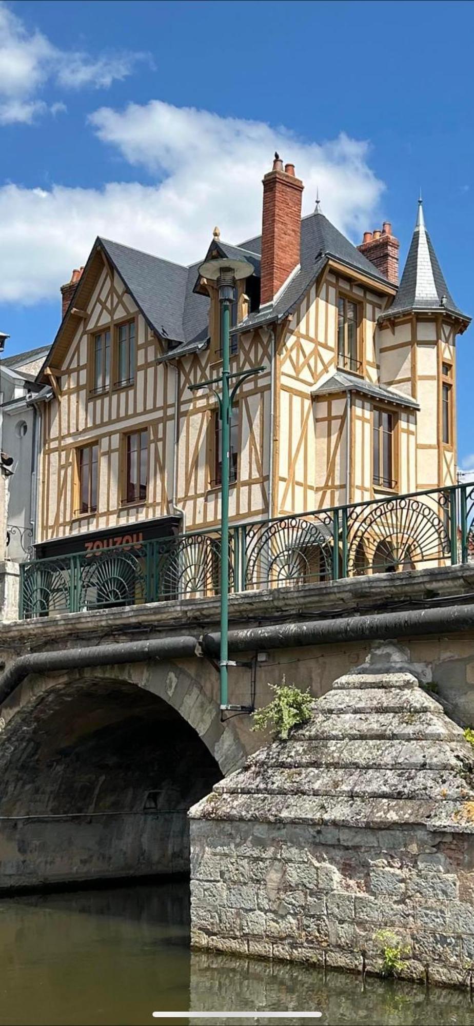 Logis Hotel La Maison A Pan De Bois Vierzon Exterior foto